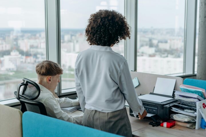 Photo by Mikhail Nilov: https://www.pexels.com/photo/people-working-in-the-office-8297569/